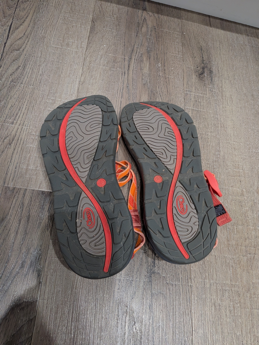 Women's Chaco Strappy Outdoor Sandals, Size 7 - Picture 2 of 5